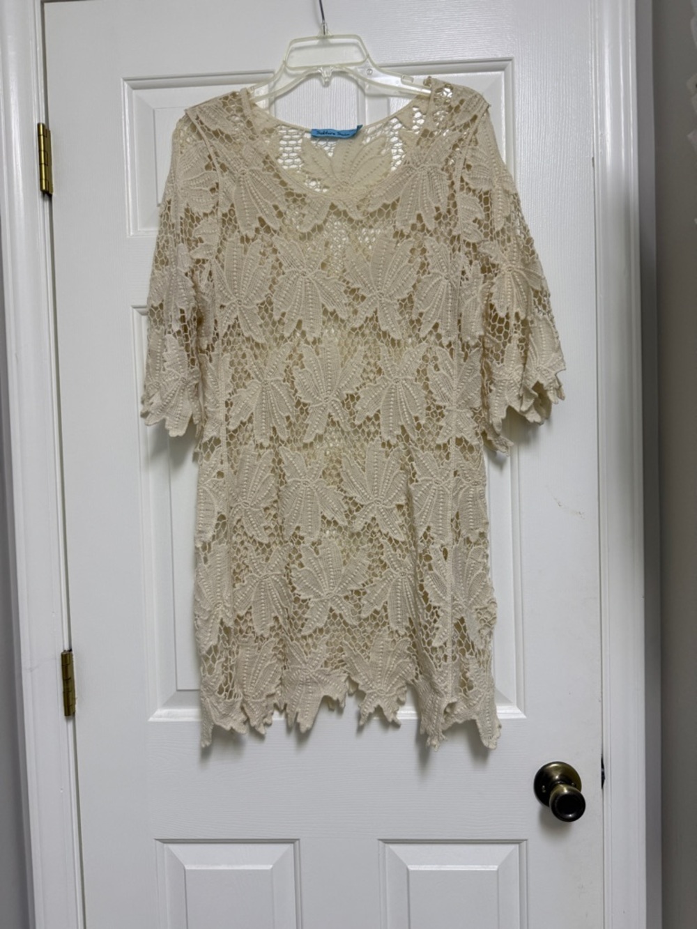 Solitaire Crochet Lace Cover-Up in Cream